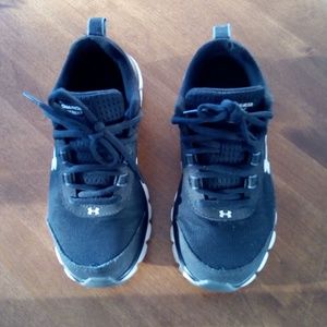 UNDER ARMOUR Charged Assert Runners Women's Size 5.5